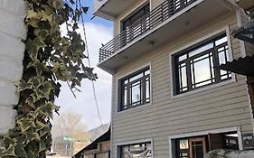 Hotel Kashmir Inn
